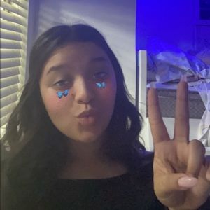 Meet your Posher, Larissa